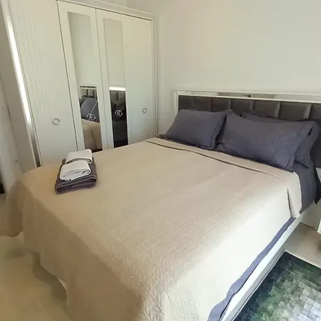 Yekta Kingdom Trade Center 1+1 Apartment Alanya